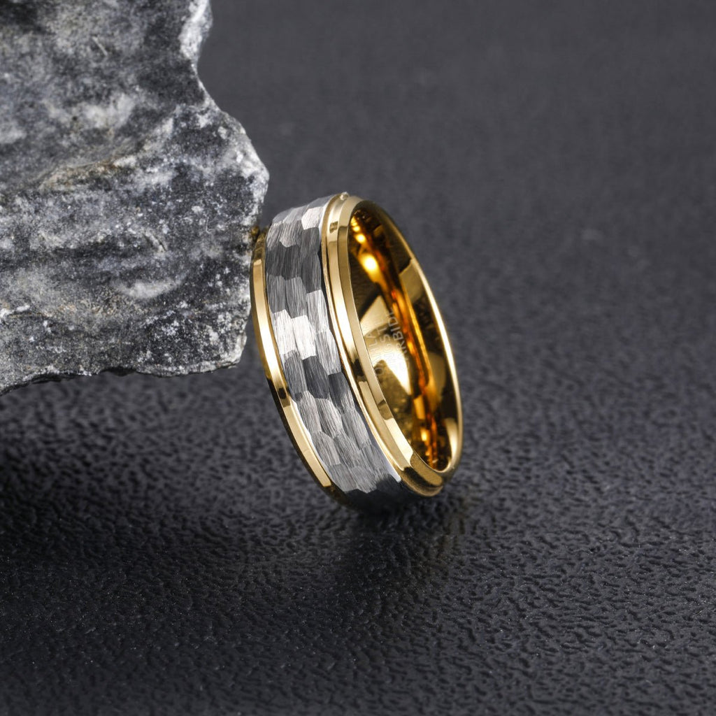 Fashion Jewelry 8mm Gold Plated Hammered Tungsten Carbide Ring for Men Wedding Engagement