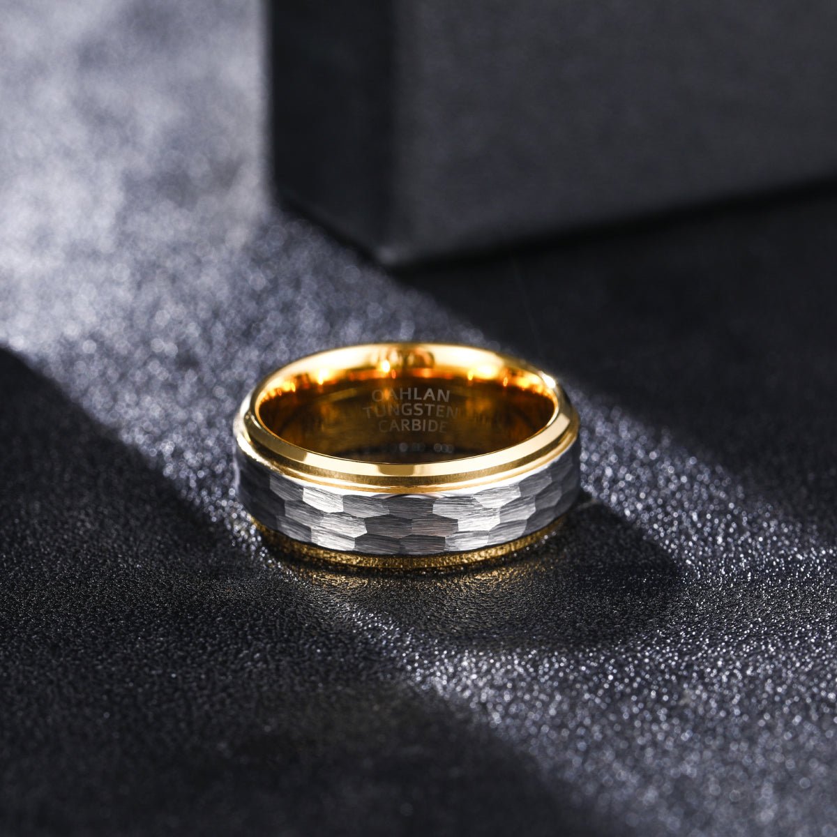 Fashion Jewelry 8mm Gold Plated Hammered Tungsten Carbide Ring for Men Wedding Engagement