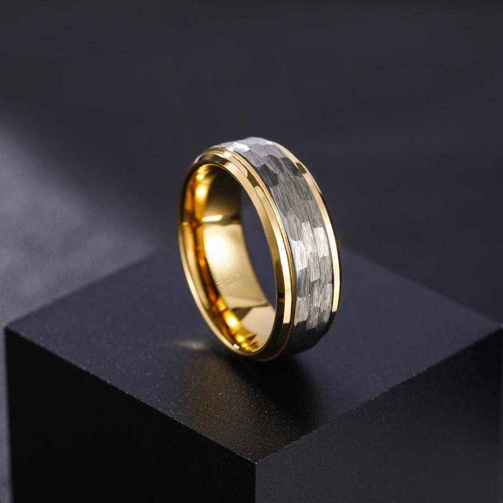 Fashion Jewelry 8mm Gold Plated Hammered Tungsten Carbide Ring for Men Wedding Engagement