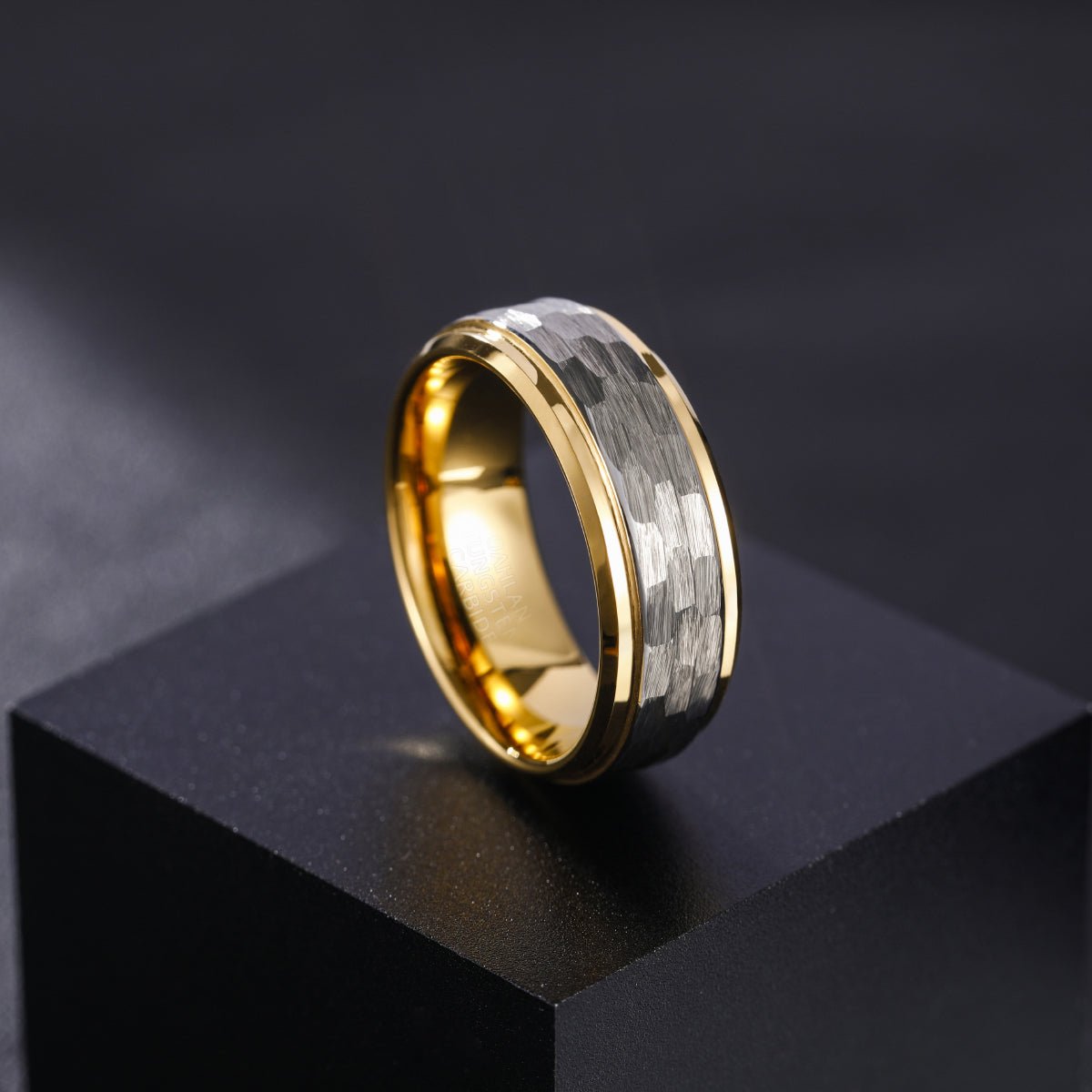 Fashion Jewelry 8mm Gold Plated Hammered Tungsten Carbide Ring for Men Wedding Engagement