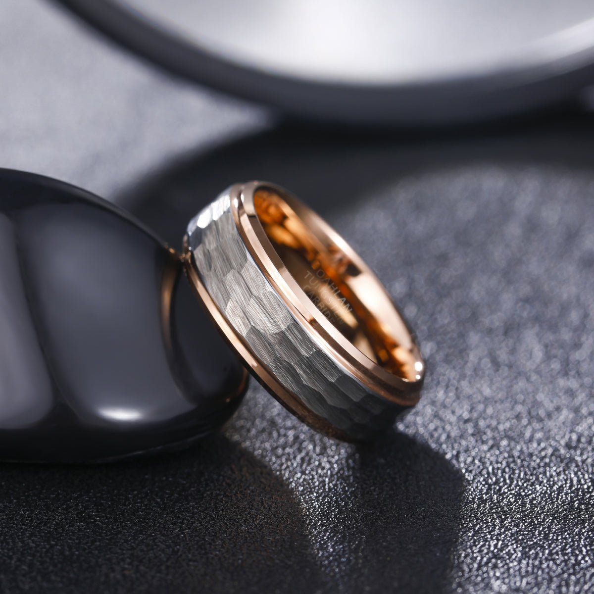 Fashion Jewelry 8mm Rose Gold Plated Hammered Tungsten Carbide Ring for Men Wedding Engagement