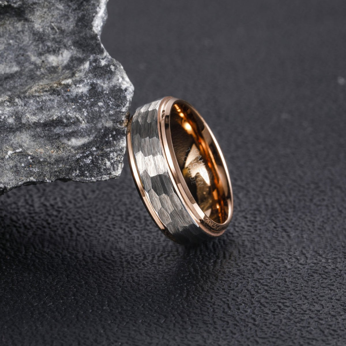 Fashion Jewelry 8mm Rose Gold Plated Hammered Tungsten Carbide Ring for Men Wedding Engagement
