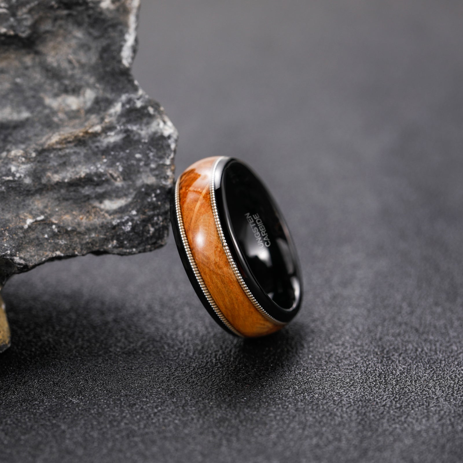 Fashion Male Jewelry 8mm Dual Silver Guitar String and Barrel Wood Tungsten Carbide Rings for Men Wedding Engagement